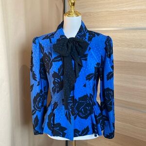 Vintage Disegni Kostar Women’s Silk Blouse 10 Blue Black Floral Peplum Bow Tie